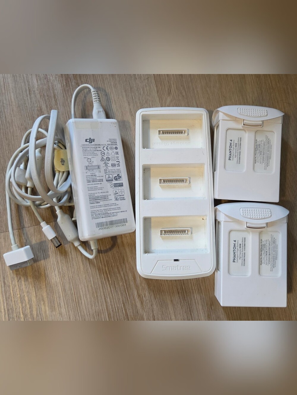 DJI Phantom 4 Battery Bundle: PH4C100 Charger Smatree Hub, 2x 5870mAh Batteries